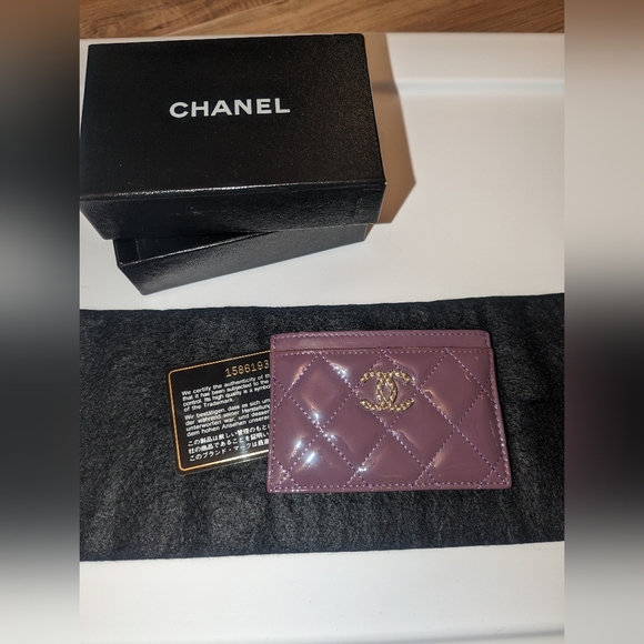 Chanel Patent Purple Cardholder - Picture 2 of 15